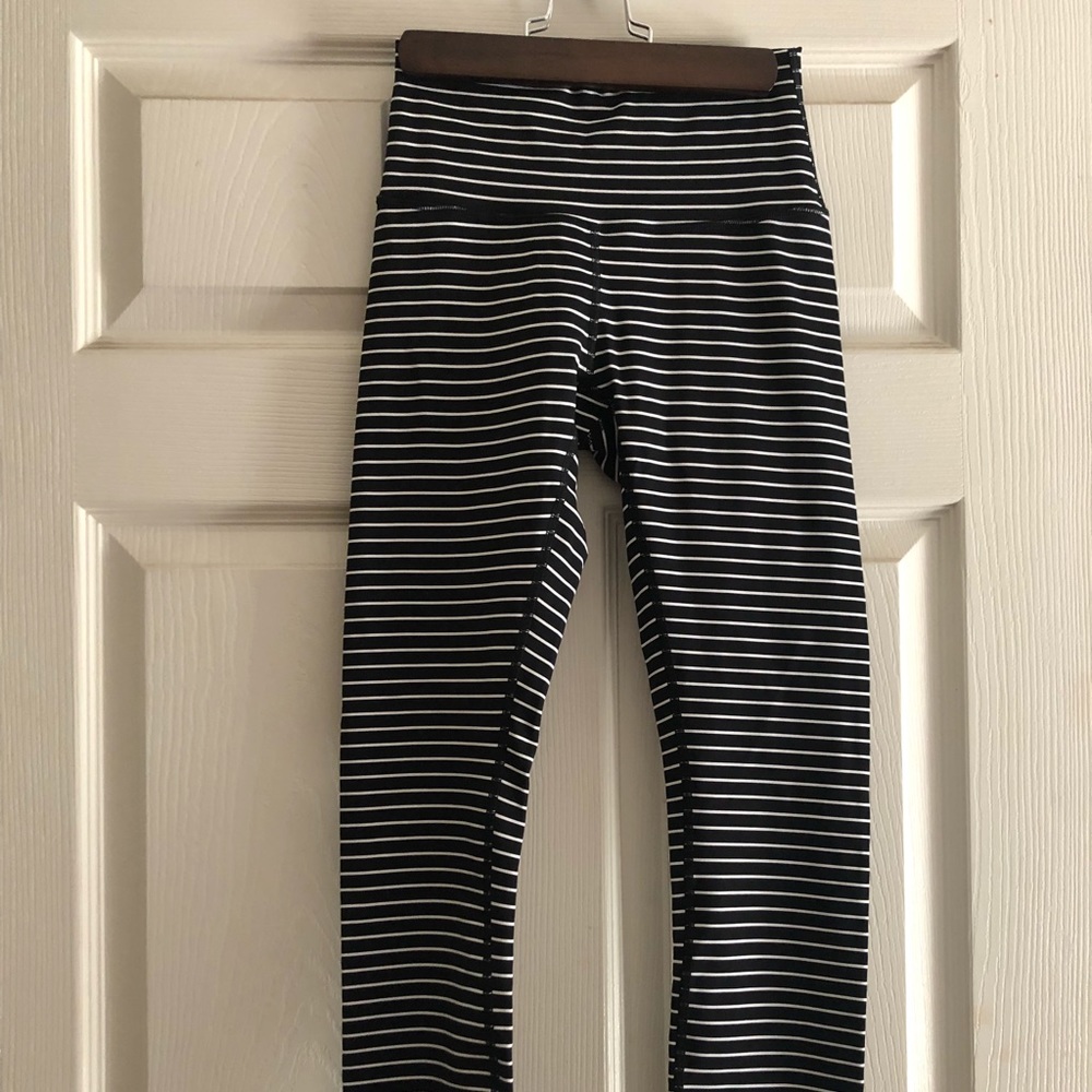 Lululemon Black & White Striped Leggings ❤️
